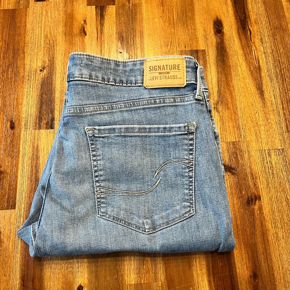 Levi Strauss Signature Gold Totally Shaping Straight Leg Jeans size 10 30X32 - Picture 13 of 13